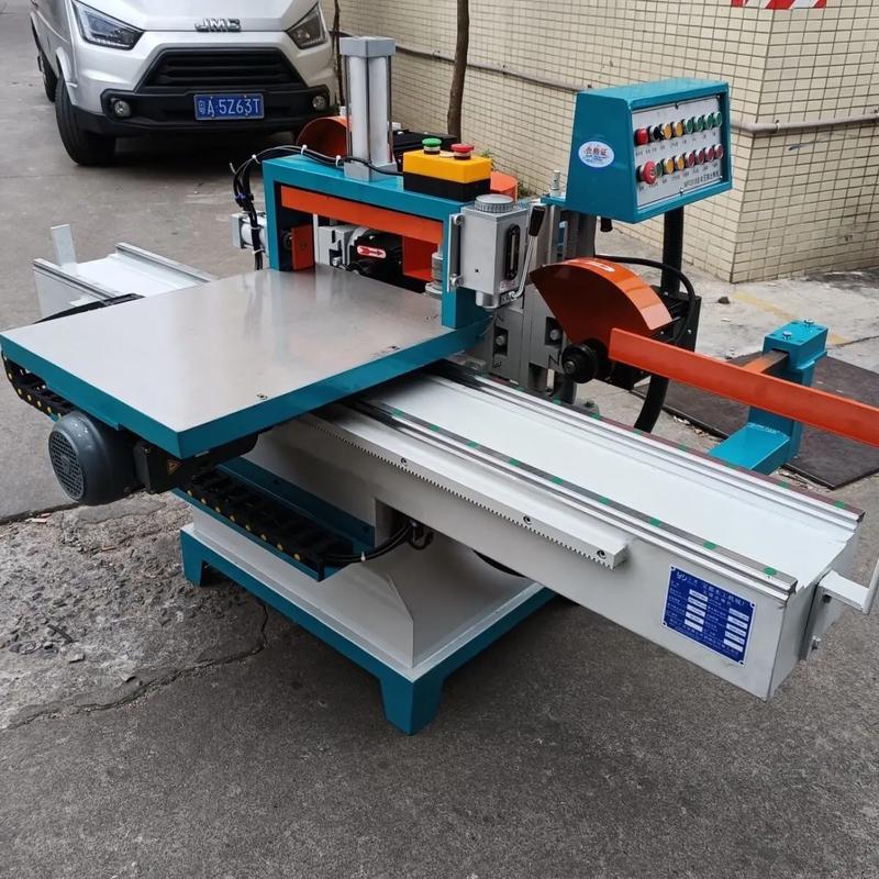 五碟鋸與自動開榫機(jī) 木工建筑機(jī)械的便捷實(shí)用之選